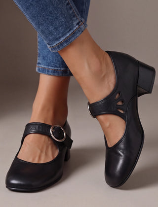 Buckle Strap Block Heel Mary Jane Shoes in Black