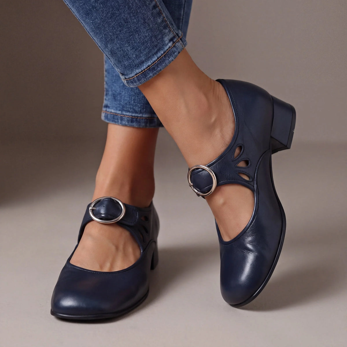 Buckle Strap Block Heel Mary Jane Shoes in Navy