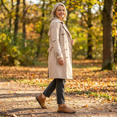 Rosie sneakers in brown, walking through the park