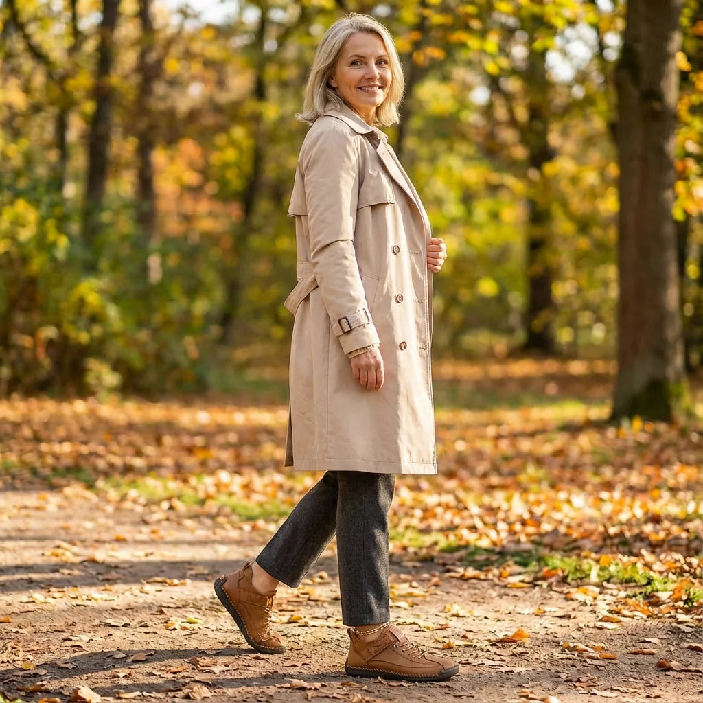 Rosie sneakers in brown, walking through the park
